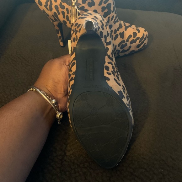 Gorgeous Leopard Heels - Picture 2 of 3